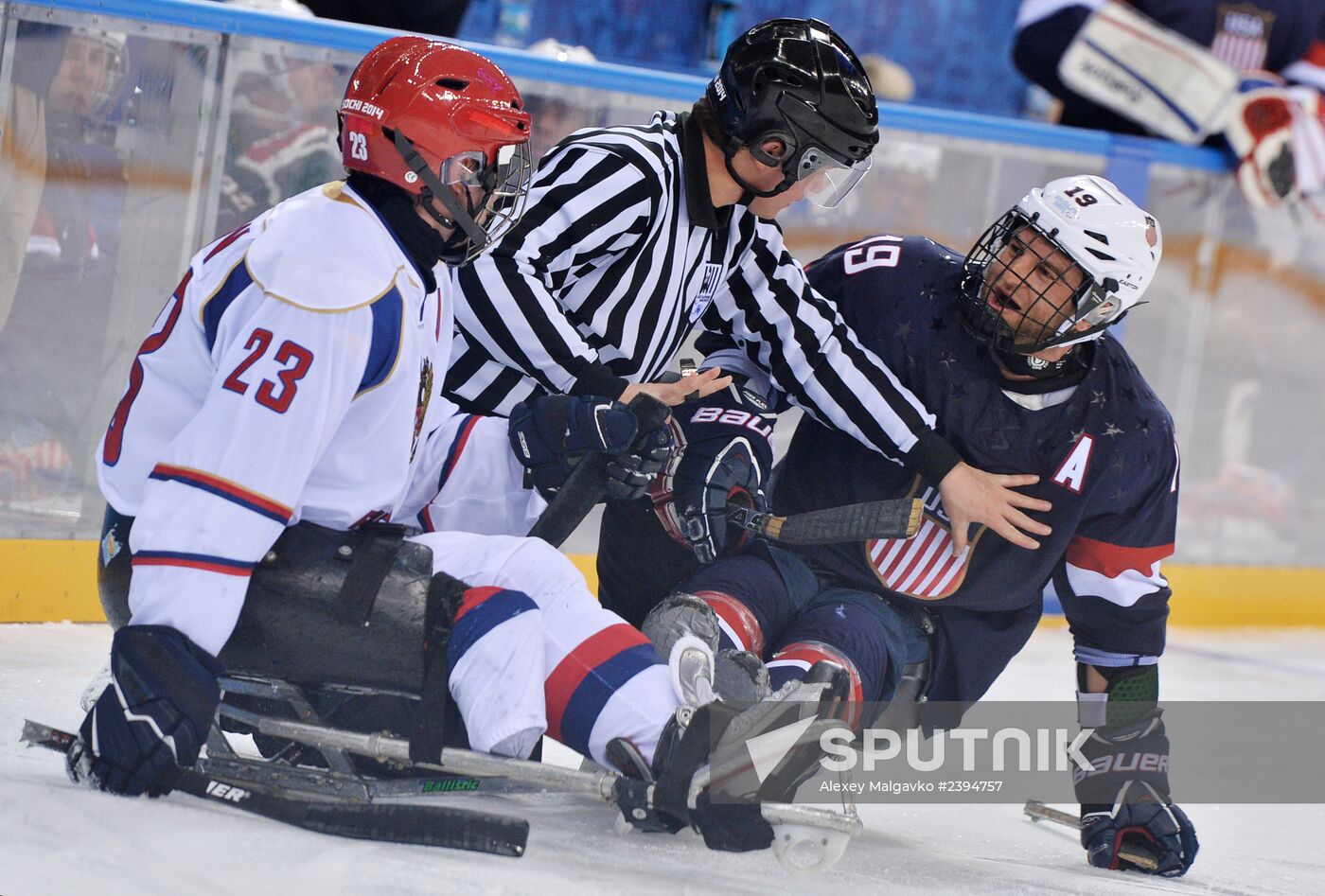 2014 Paralympics. Ice sledge hockey. USA vs. Russia