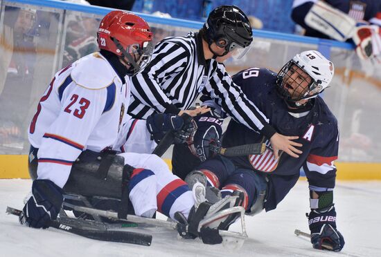 2014 Paralympics. Ice sledge hockey. USA vs. Russia