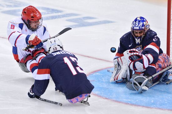 2014 Paralympics. Ice sledge hockey. USA vs. Russia