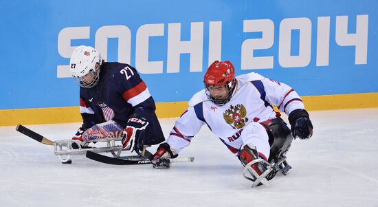 2014 Paralympics. Ice sledge hockey. USA vs. Russia