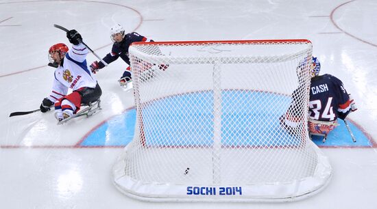 2014 Paralympics. Ice sledge hockey. USA vs. Russia