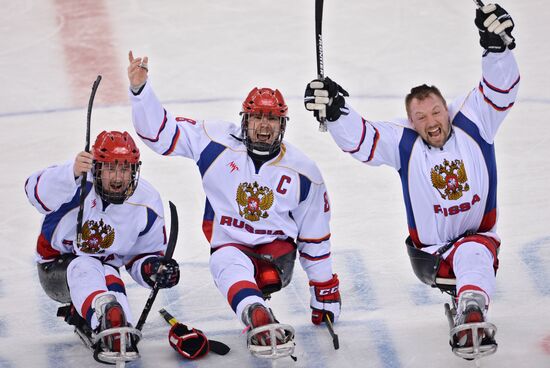 2014 Winter Paralympics. Ice sledge hockey. USA vs. Russia