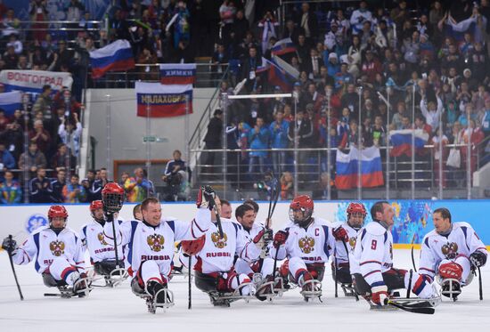 2014 Winter Paralympics. Ice sledge hockey. USA vs. Russia