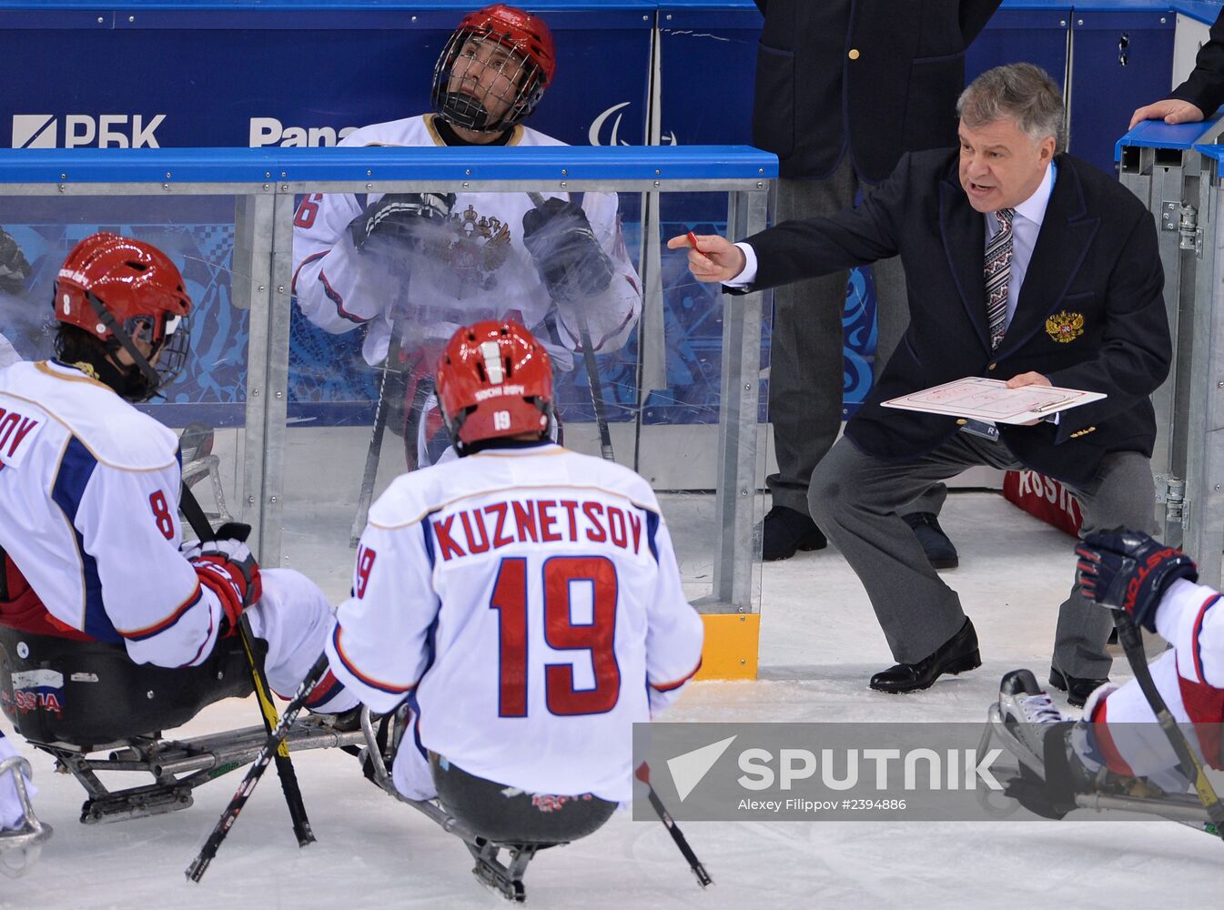 2014 Paralympics. Ice sledge hockey. USA vs. Russia