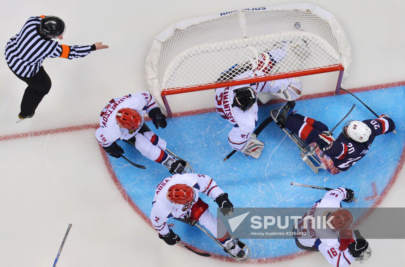 2014 Paralympics. Ice sledge hockey. USA vs. Russia