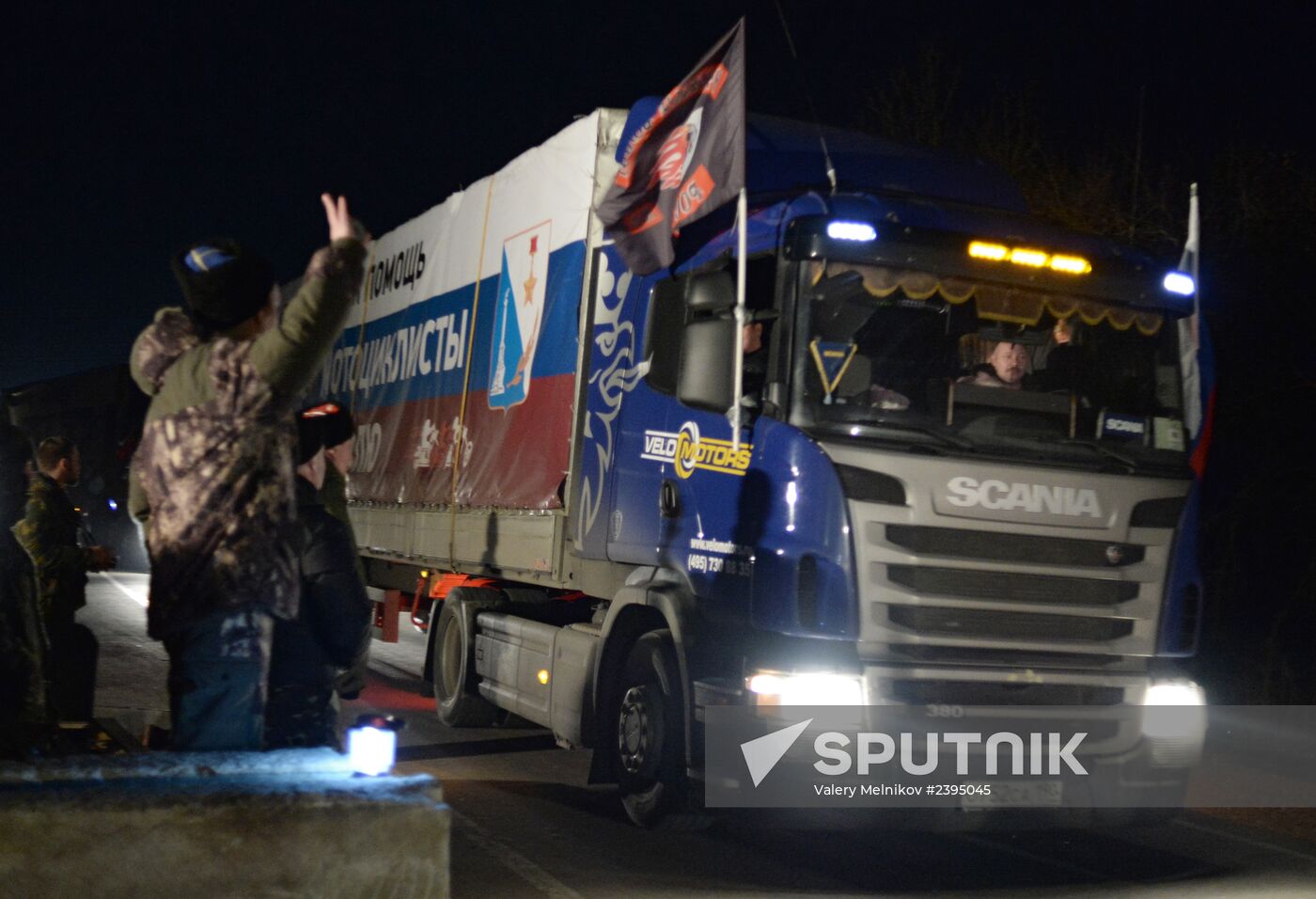 Truck convoy with humanitarian aid from Russian bikers is met in Crimea