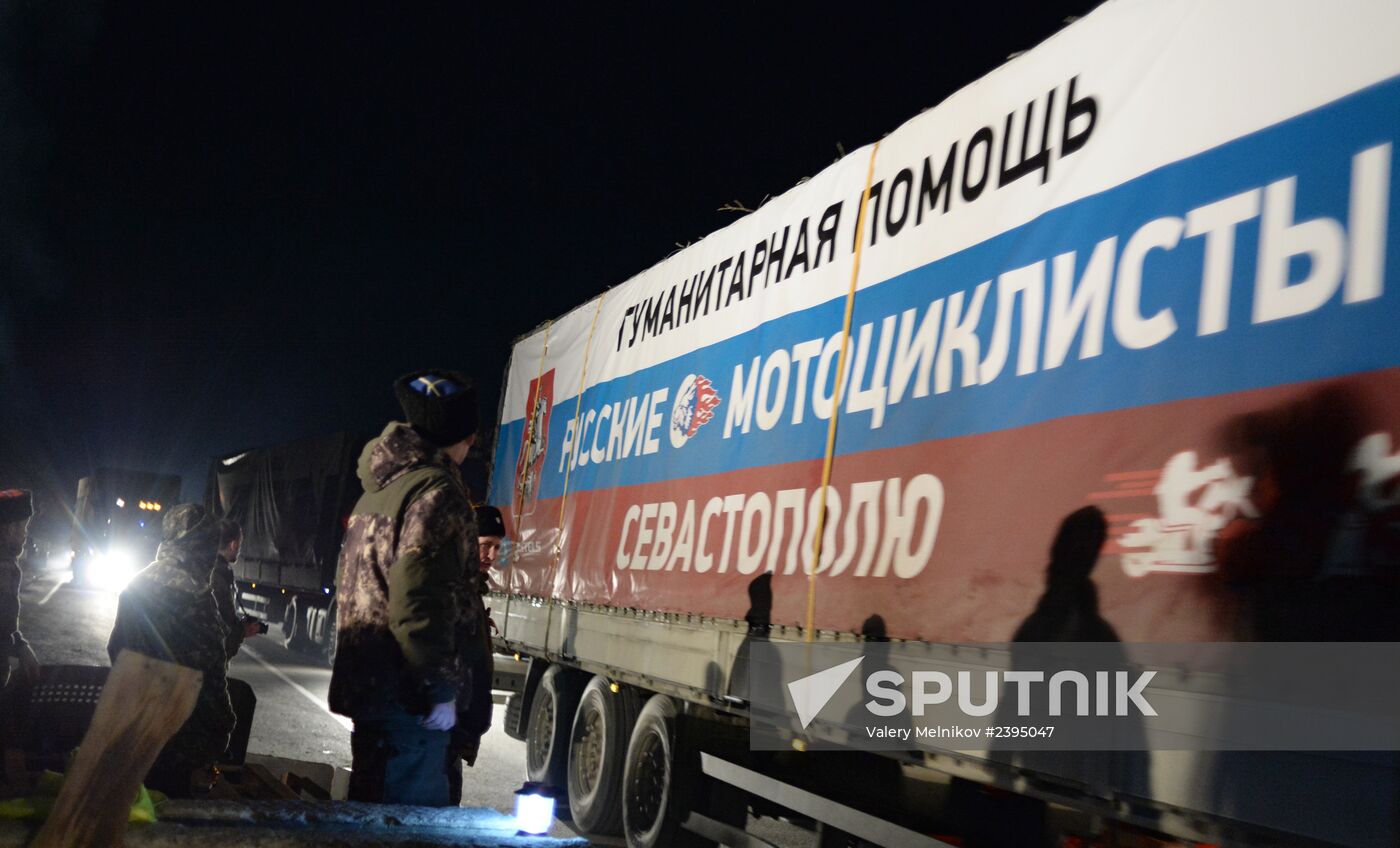 Truck convoy with humanitarian aid from Russian bikers is met in Crimea