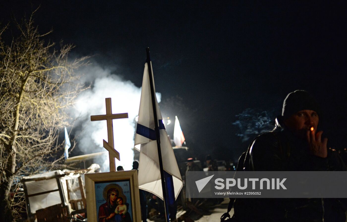 Truck convoy with humanitarian aid from Russian bikers is met in Crimea