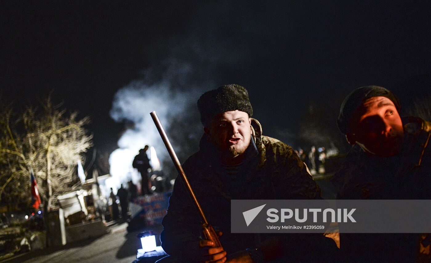 Truck convoy with humanitarian aid from Russian bikers is met in Crimea