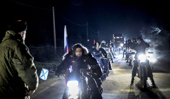 Truck convoy with humanitarian aid from Russian bikers is met in Crimea