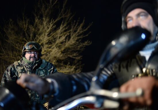 Truck convoy with humanitarian aid from Russian bikers is met in Crimea