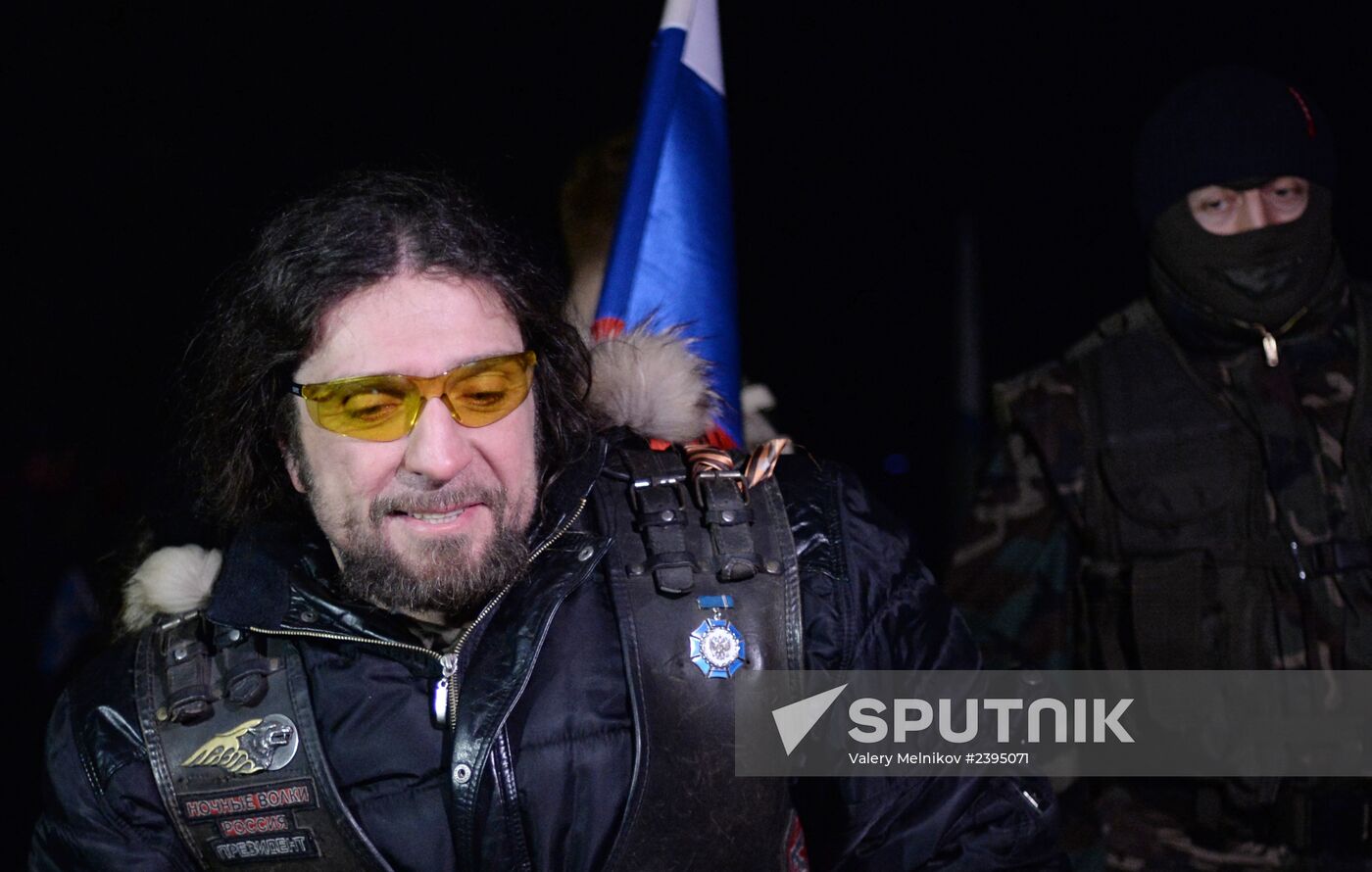 Truck convoy with humanitarian aid from Russian bikers is met in Crimea