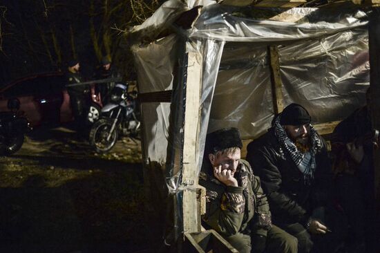 Truck convoy with humanitarian aid from Russian bikers is met in Crimea