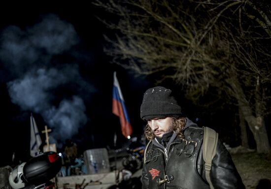 Truck convoy with humanitarian aid from Russian bikers is met in Crimea