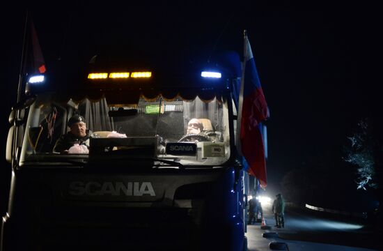 Truck convoy with humanitarian aid from Russian bikers is met in Crimea
