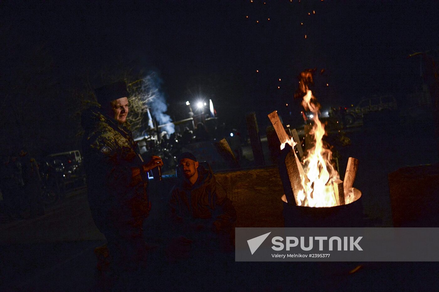 Truck convoy with humanitarian aid from Russian bikers is met in Crimea