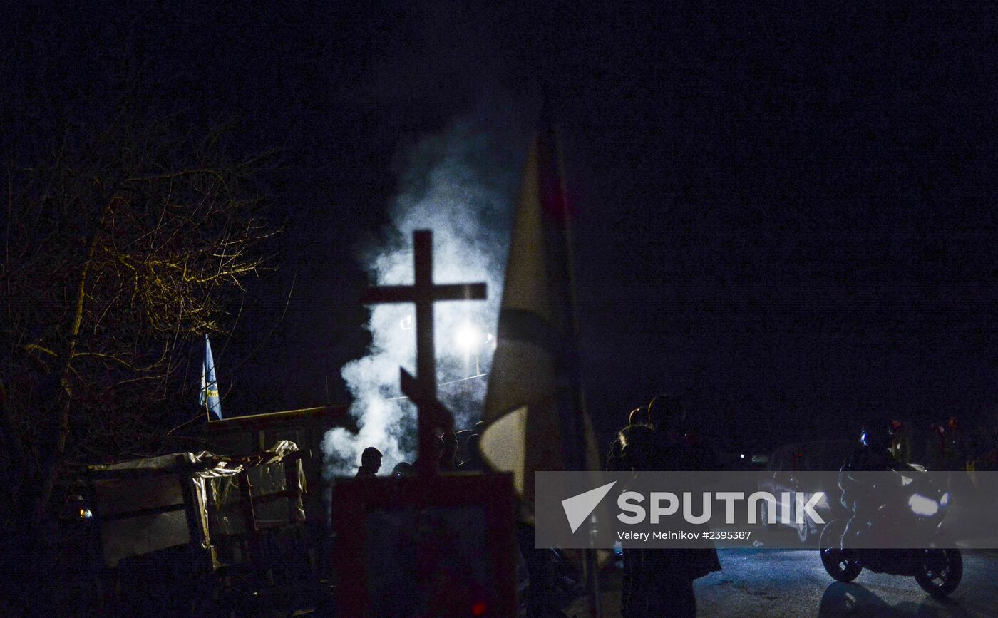 Truck convoy with humanitarian aid from Russian bikers is met in Crimea