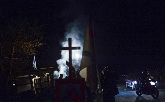 Truck convoy with humanitarian aid from Russian bikers is met in Crimea