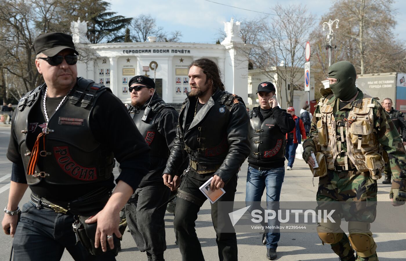 Truck convoy with humanitarian aid from Russian bikers is met in Crimea