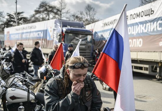 Truck convoy with humanitarian aid from Russian bikers is met in Crimea