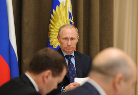 Vladimir Putin chairs meeting on economic issues