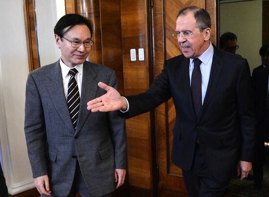 Sergei Lavrov meets with Shotaro Yachi