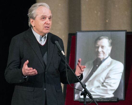 Funeral of celebrated actor Anatoly Kuznetsov