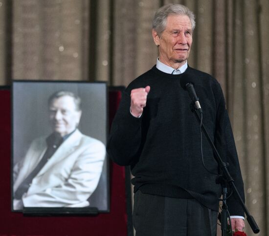 Funeral of celebrated actor Anatoly Kuznetsov
