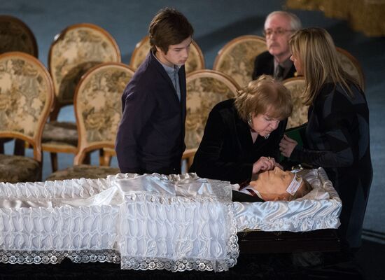 Funeral of celebrated actor Anatoly Kuznetsov