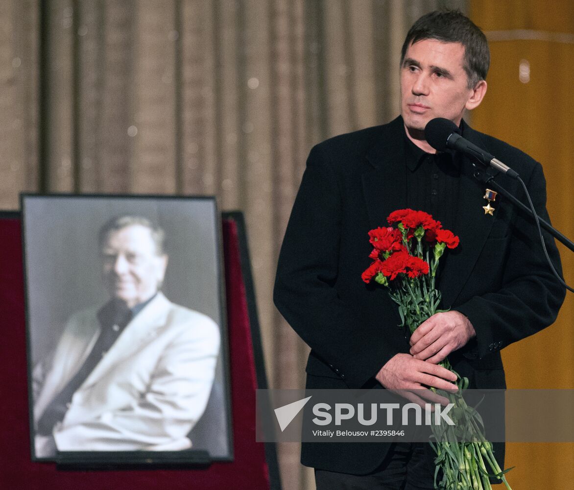Funeral of celebrated actor Anatoly Kuznetsov