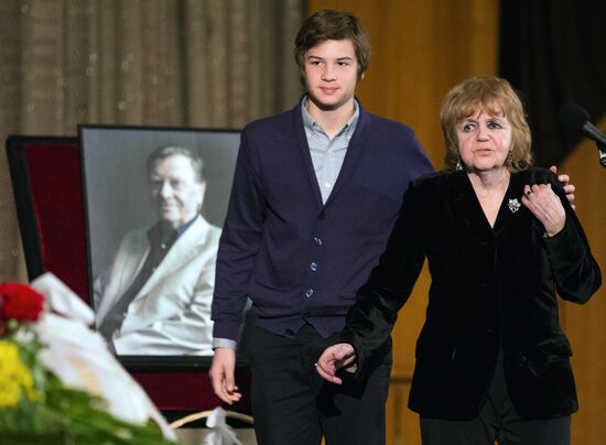 Funeral of celebrated actor Anatoly Kuznetsov