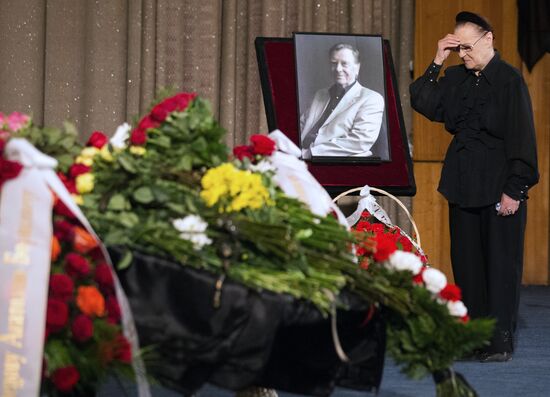 Funeral of celebrated actor Anatoly Kuznetsov
