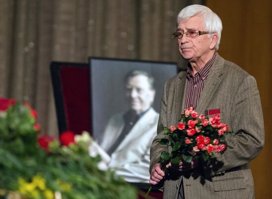 Funeral of celebrated actor Anatoly Kuznetsov