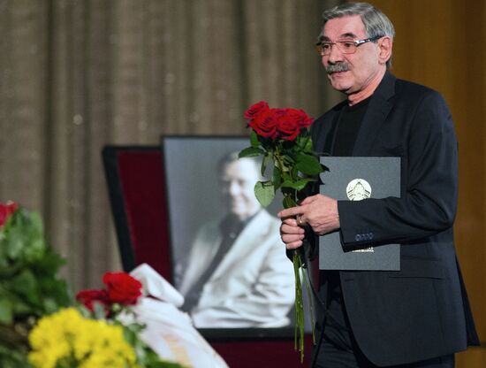 Funeral of celebrated actor Anatoly Kuznetsov