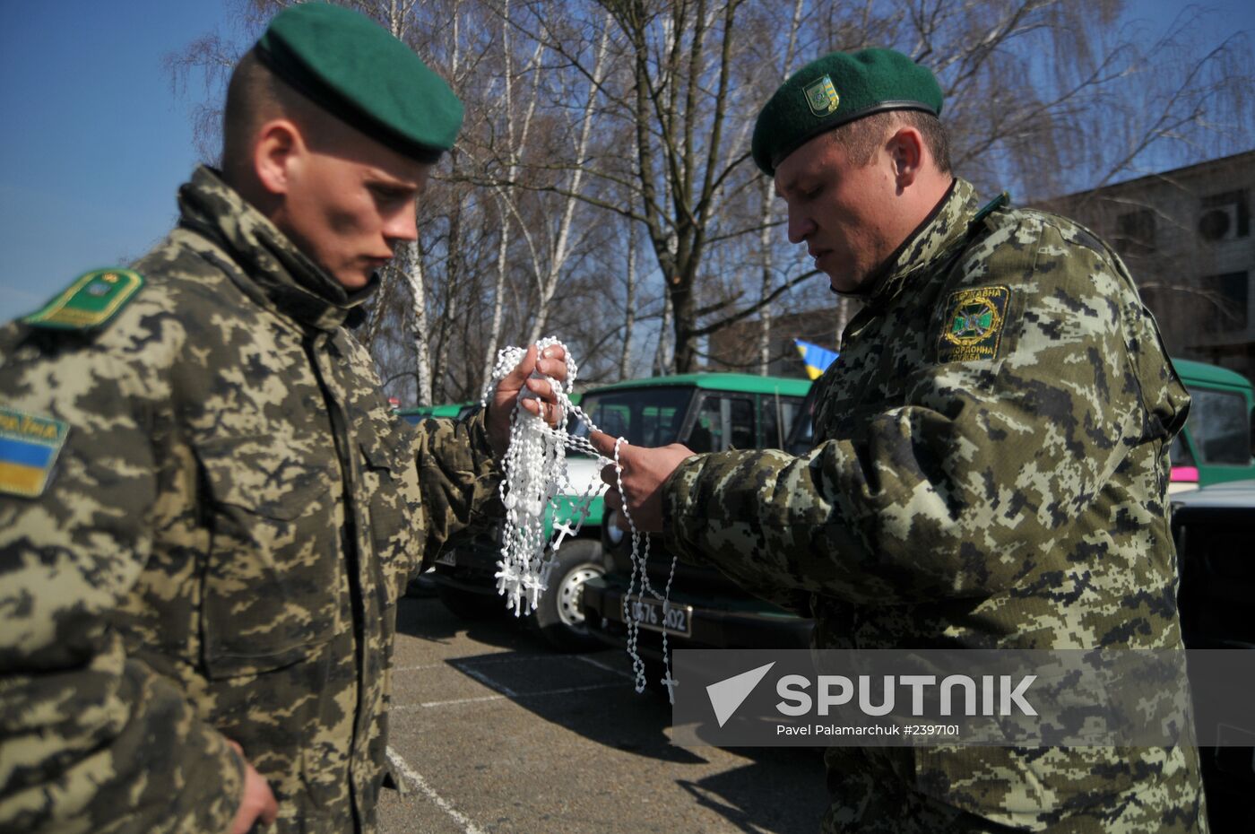 Ukrainian frontier guards sent to Russia-Ukraine border