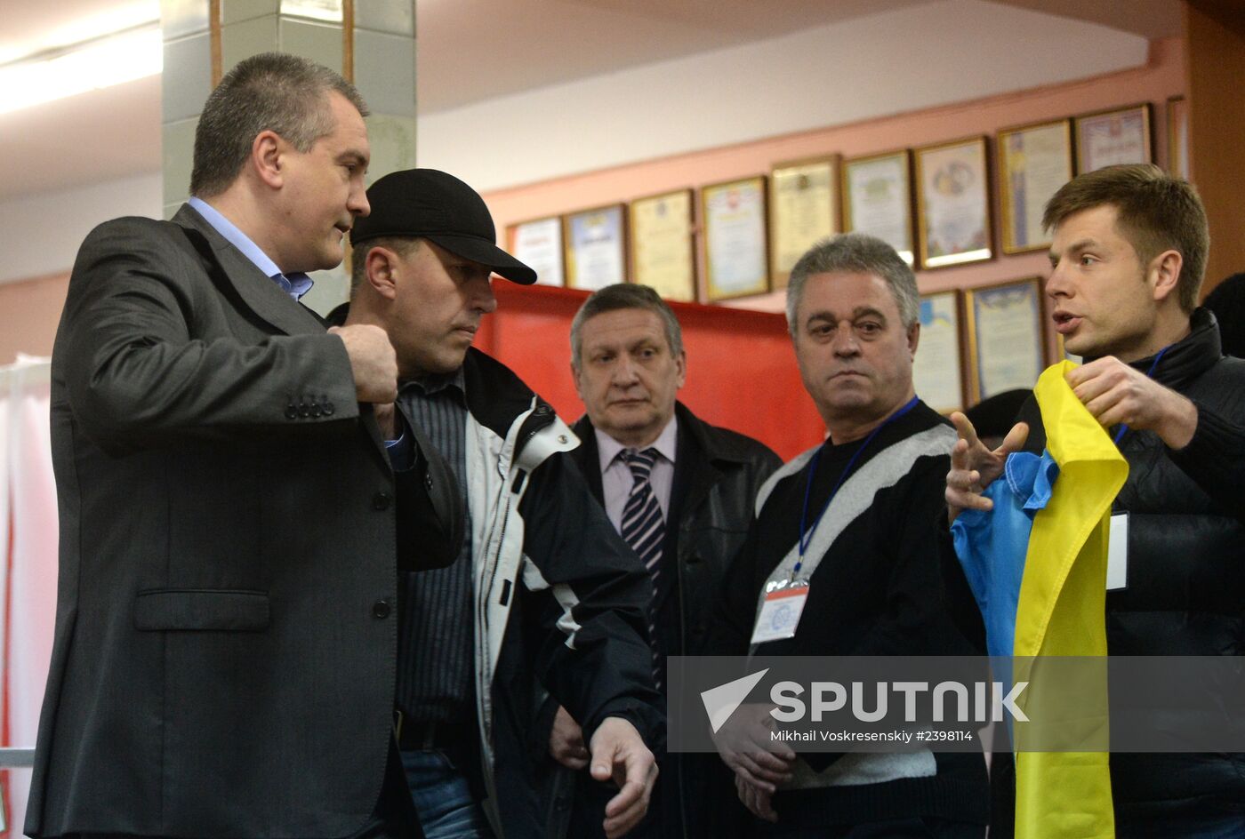 Simferopol votes in Crimea secession referendum