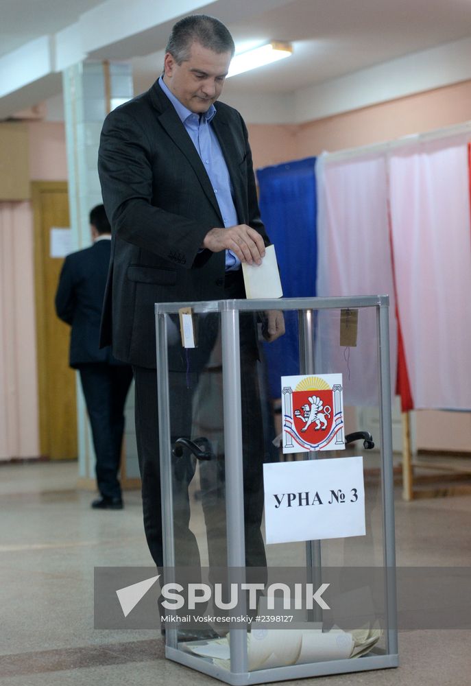 Simferopol votes in Crimea secession referendum