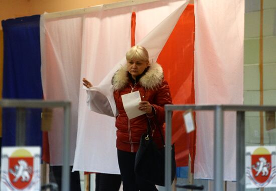 Simferopol votes in Crimea secession referendum
