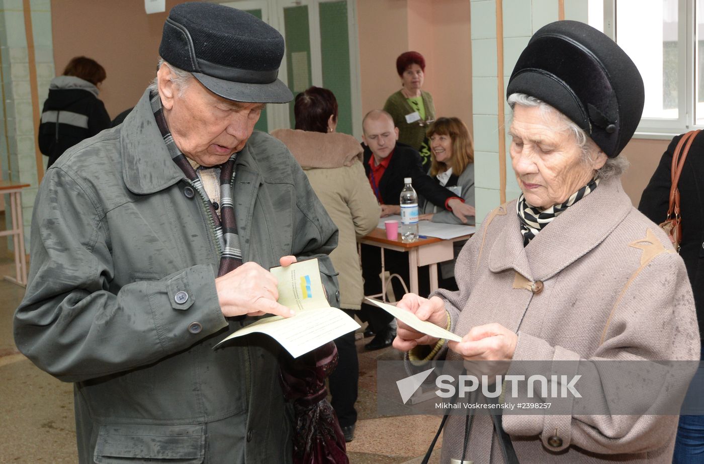 Simferopol votes in Crimea secession referendum