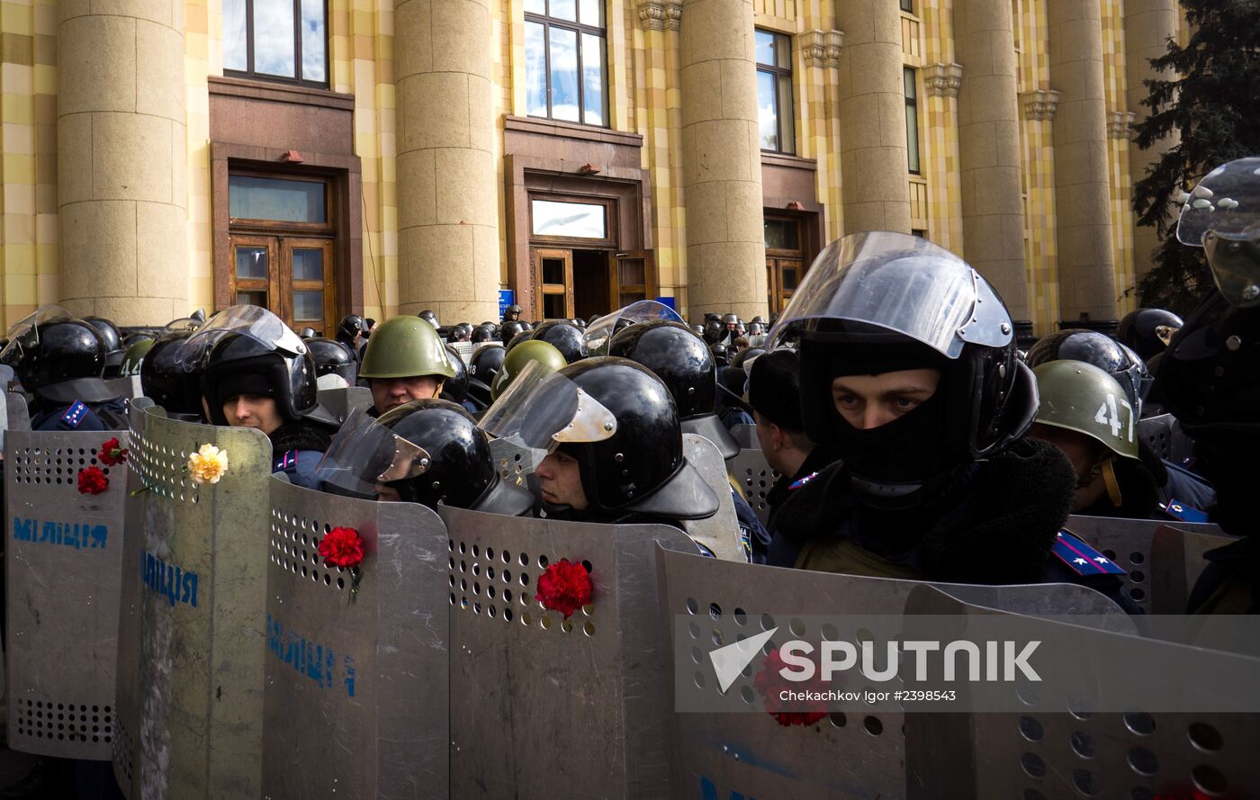 Kharkov residents stage rally in support of Crimea referendum