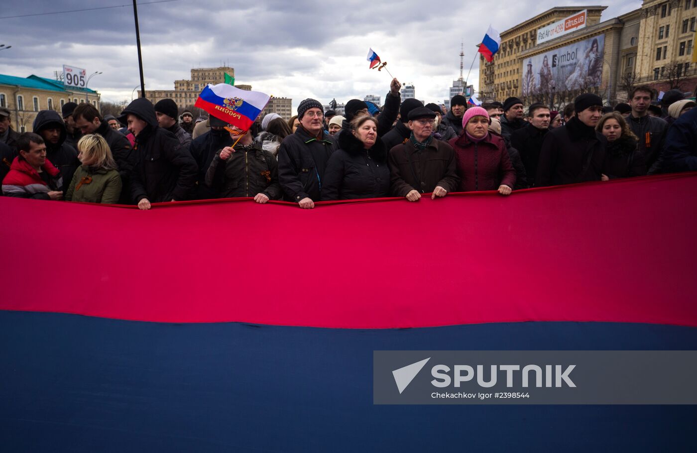 Kharkov residents stage rally in support of Crimea referendum