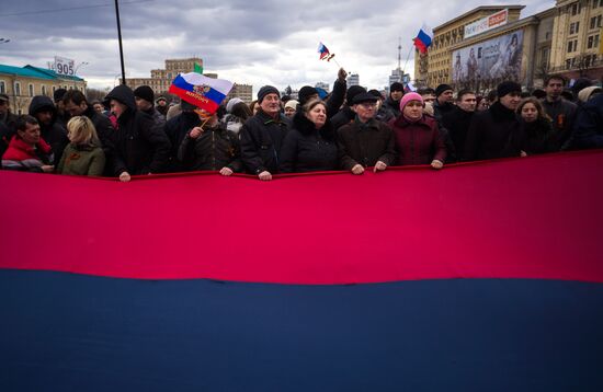 Kharkov residents stage rally in support of Crimea referendum