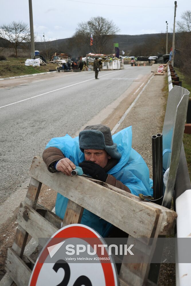 Checkpoint on road between Sevastopol and Orlinoye village