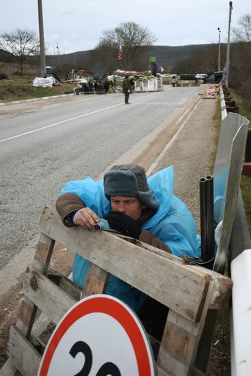 Checkpoint on road between Sevastopol and Orlinoye village