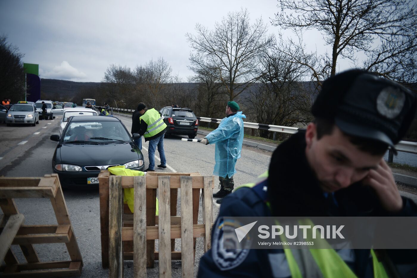 Checkpoint on road between Sevastopol and Orlinoye village