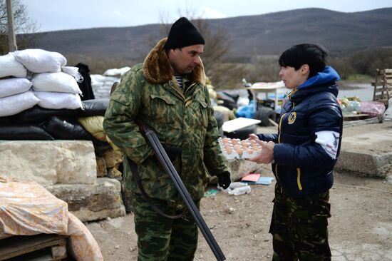 Checkpoint on road between Sevastopol and Orlinoye village