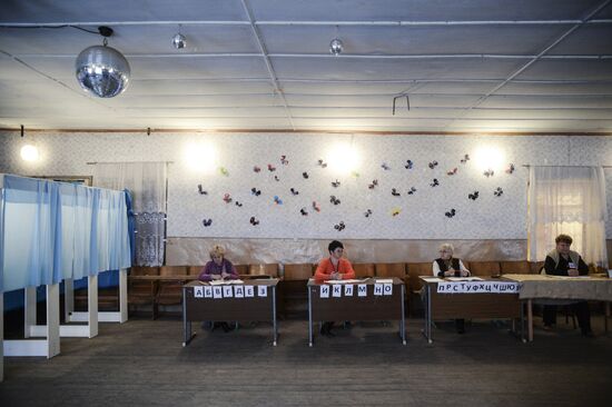 Sevastopol votes in Crimea secession referendum