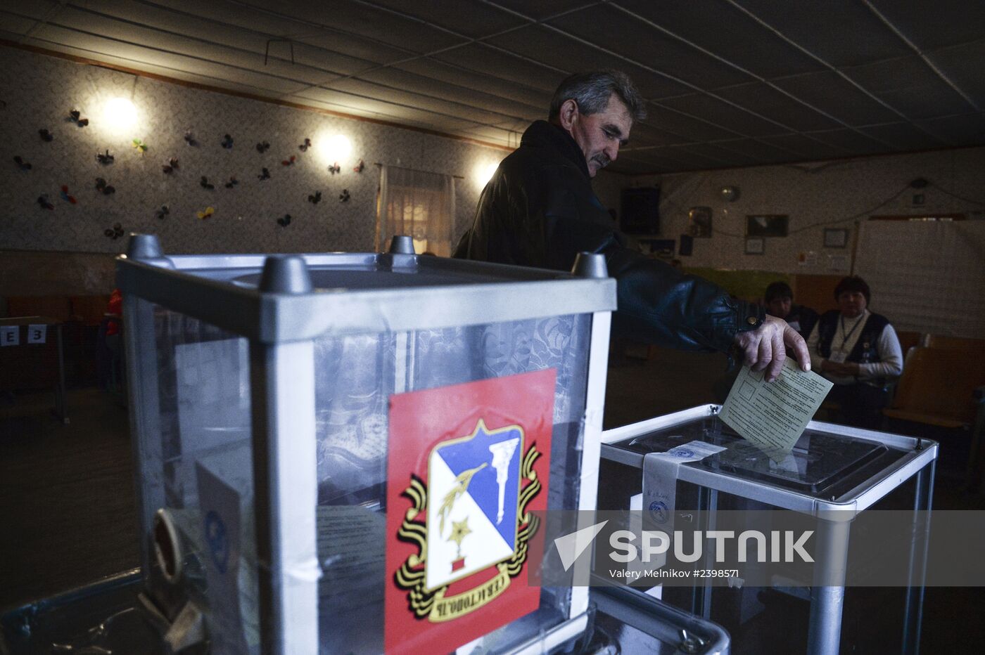 Sevastopol votes in Crimea secession referendum