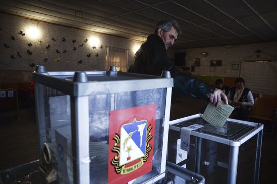 Sevastopol votes in Crimea secession referendum
