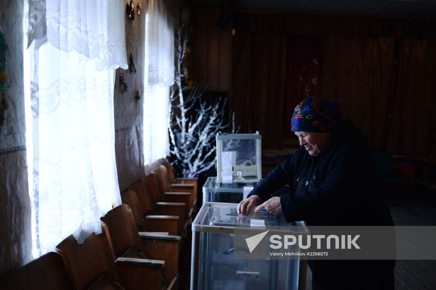 Sevastopol votes in Crimea secession referendum